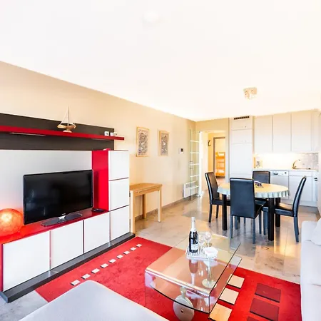 Apartment Plaza G2624 Located On The *